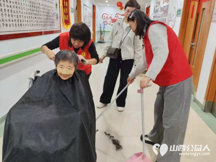 银杏树下爱在重阳 阳泉义工联合会与御康社区联合举办一场充满爱与欢乐的相聚为老人们送上了美好的节日祝福 - 第19张