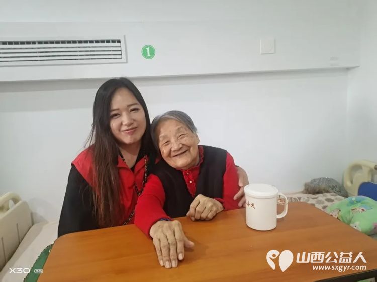 银杏树下爱在重阳 阳泉义工联合会与御康社区联合举办一场充满爱与欢乐的相聚为老人们送上了美好的节日祝福 - 第34张