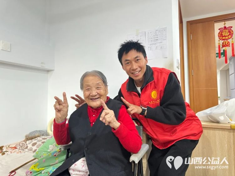 银杏树下爱在重阳 阳泉义工联合会与御康社区联合举办一场充满爱与欢乐的相聚为老人们送上了美好的节日祝福 - 第35张