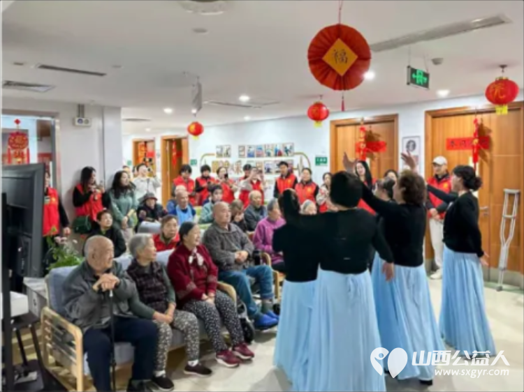 银杏树下爱在重阳 阳泉义工联合会与御康社区联合举办一场充满爱与欢乐的相聚为老人们送上了美好的节日祝福 - 第11张