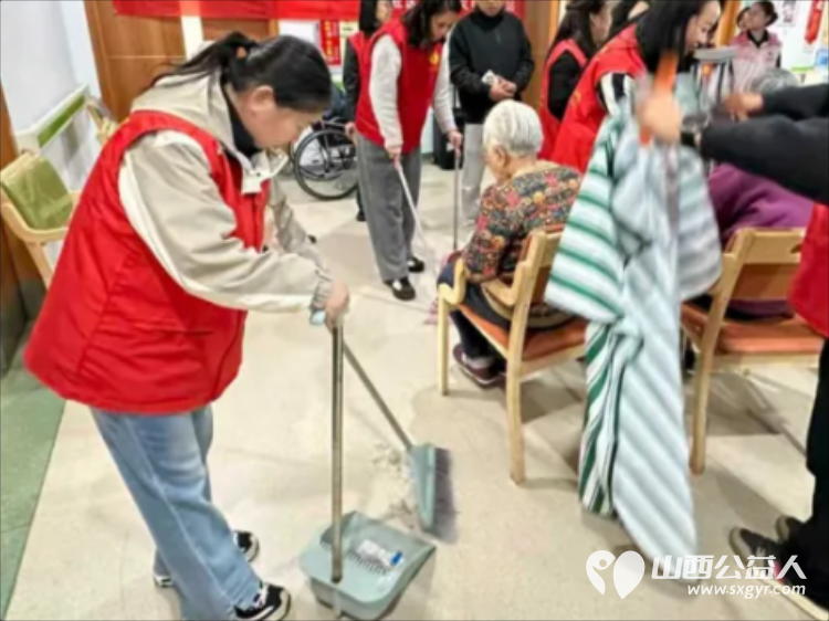 银杏树下爱在重阳 阳泉义工联合会与御康社区联合举办一场充满爱与欢乐的相聚为老人们送上了美好的节日祝福 - 第20张