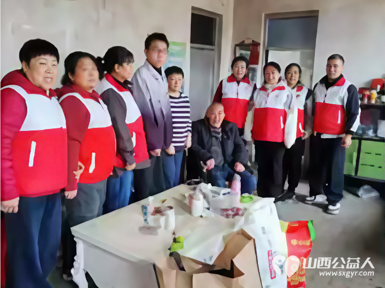 屯留区红十字会赈济救援服务队前往社区和乡镇开展重阳慰问暖人心活动为老人们带去了物质上的帮助 - 第3张 - 山西公益人 屯留区红十字会赈济救援服务队前往社区和乡镇开展重阳慰问暖人心活动为老人们带去了物质上的帮助 - 第3张