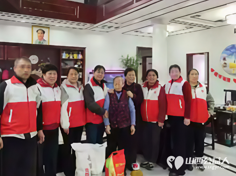 屯留区红十字会赈济救援服务队前往社区和乡镇开展重阳慰问暖人心活动为老人们带去了物质上的帮助 - 第4张 - 山西公益人 屯留区红十字会赈济救援服务队前往社区和乡镇开展重阳慰问暖人心活动为老人们带去了物质上的帮助 - 第4张