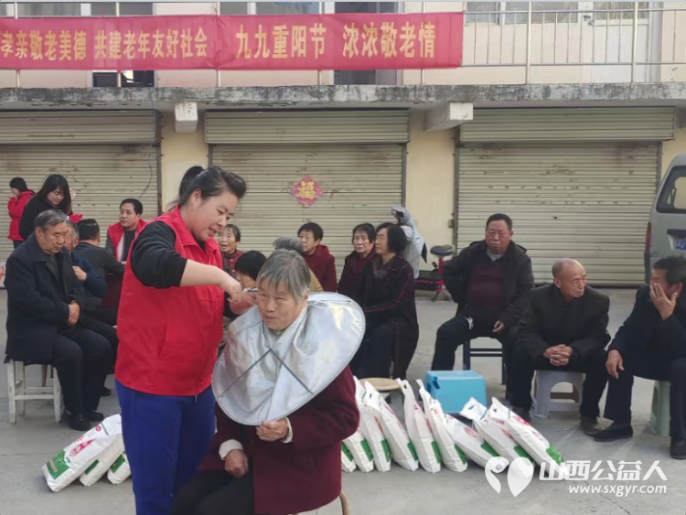 长子县丹朱镇丹和社区举行九九重阳节活动长治市微尘公益协会中医康复保健志愿者爱心义剪志愿服务居民 - 第4张 - 山西公益人 长子县丹朱镇丹和社区举行九九重阳节活动长治市微尘公益协会中医康复保健志愿者爱心义剪志愿服务居民 - 第4张
