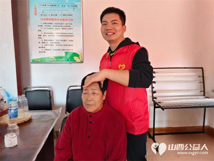 寿阳县卡卡公益志愿者协会携手山西明得煤层气开发有限公司走进阳泉市矿区大南沟村和村里老人们一起过重阳节 - 第10张