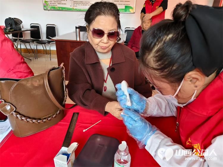 寿阳县卡卡公益志愿者协会携手山西明得煤层气开发有限公司走进阳泉市矿区大南沟村和村里老人们一起过重阳节 - 第9张