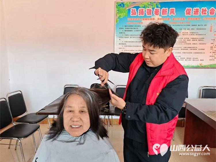 寿阳县卡卡公益志愿者协会携手山西明得煤层气开发有限公司走进阳泉市矿区大南沟村和村里老人们一起过重阳节 - 第11张