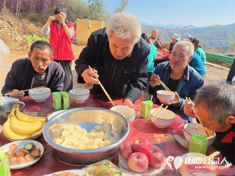 以爱之名共筑温情----石楼县青年志愿者协会弘扬孝亲敬老美德共建老年友好社会主题活动圆满举行通过一场充满烟火气的团圆盛宴为道堡老人送上暖心祝福 - 第15张 - 山西公益人 以爱之名共筑温情----石楼县青年志愿者协会弘扬孝亲敬老美德共建老年友好社会主题活动圆满举行通过一场充满烟火气的团圆盛宴为道堡老人送上暖心祝福 - 第15张