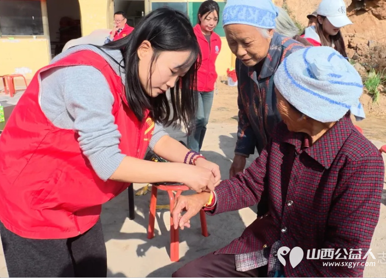 以爱之名共筑温情----石楼县青年志愿者协会弘扬孝亲敬老美德共建老年友好社会主题活动圆满举行通过一场充满烟火气的团圆盛宴为道堡老人送上暖心祝福 - 第12张 - 山西公益人 以爱之名共筑温情----石楼县青年志愿者协会弘扬孝亲敬老美德共建老年友好社会主题活动圆满举行通过一场充满烟火气的团圆盛宴为道堡老人送上暖心祝福 - 第12张