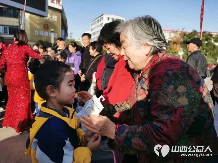 兴县举办 2025年我们的节日·重阳节文明集市暖兴县 主题活动兴县同城爱心公益协会全程贡献志愿力量 - 第8张