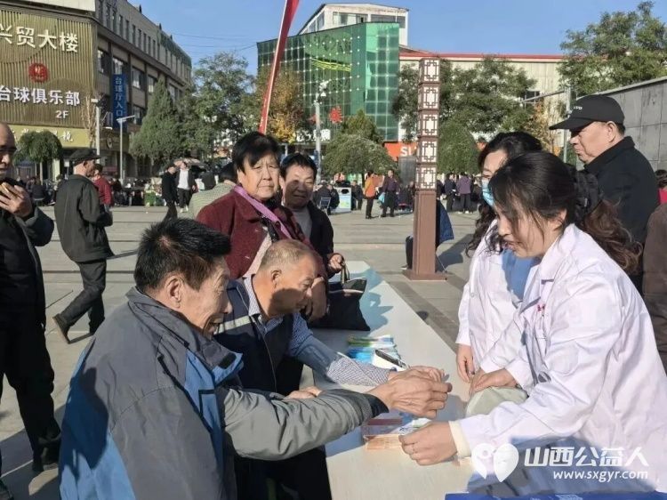 兴县举办 2025年我们的节日·重阳节文明集市暖兴县 主题活动兴县同城爱心公益协会全程贡献志愿力量 - 第5张