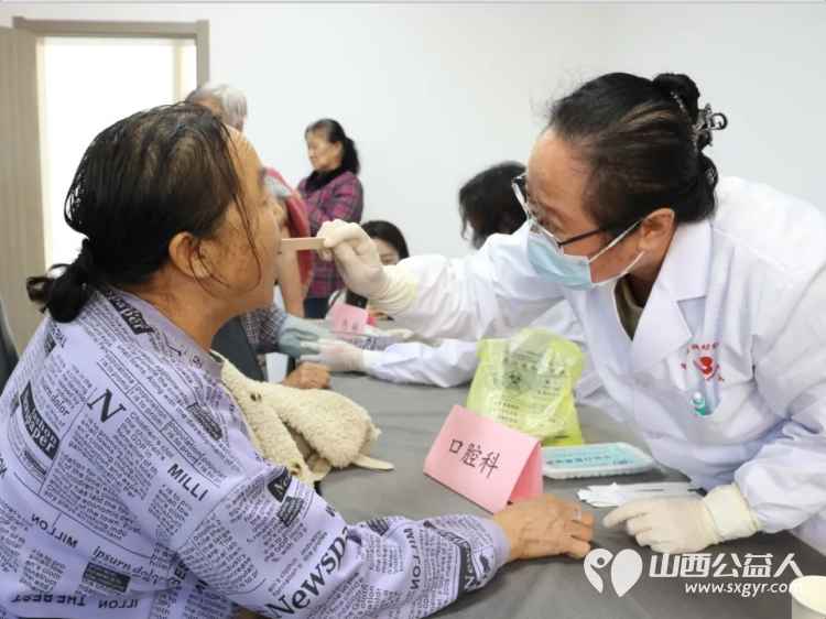 重阳敬老情暖金秋志愿同行爱满尉汾路 吕梁市离石区青年志愿者协会走进城北街道尉汾路社区开展九九重阳节浓浓敬老情活动为社区老人们送上一份节日祝福与深切关怀 - 第25张 - 山西公益人 重阳敬老情暖金秋志愿同行爱满尉汾路 吕梁市离石区青年志愿者协会走进城北街道尉汾路社区开展九九重阳节浓浓敬老情活动为社区老人们送上一份节日祝福与深切关怀 - 第25张