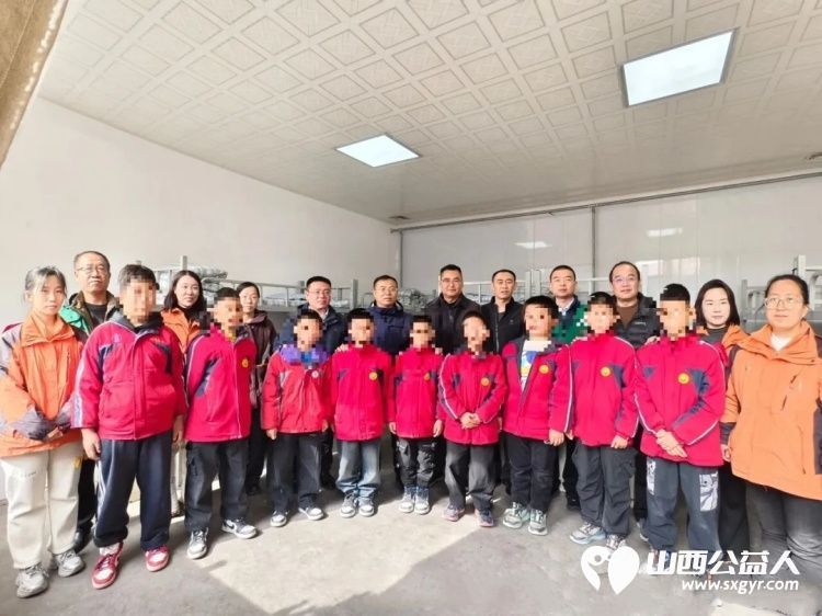 携手成溪共撒星光 交城县顺风公益协会志愿者带着星辰计划的爱心礼包与助学金走进8个乡镇18所学校把温暖亲手递到了92名困境学子掌心 - 第1张