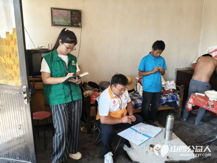 携手成溪共撒星光 交城县顺风公益协会志愿者带着星辰计划的爱心礼包与助学金走进8个乡镇18所学校把温暖亲手递到了92名困境学子掌心 - 第3张