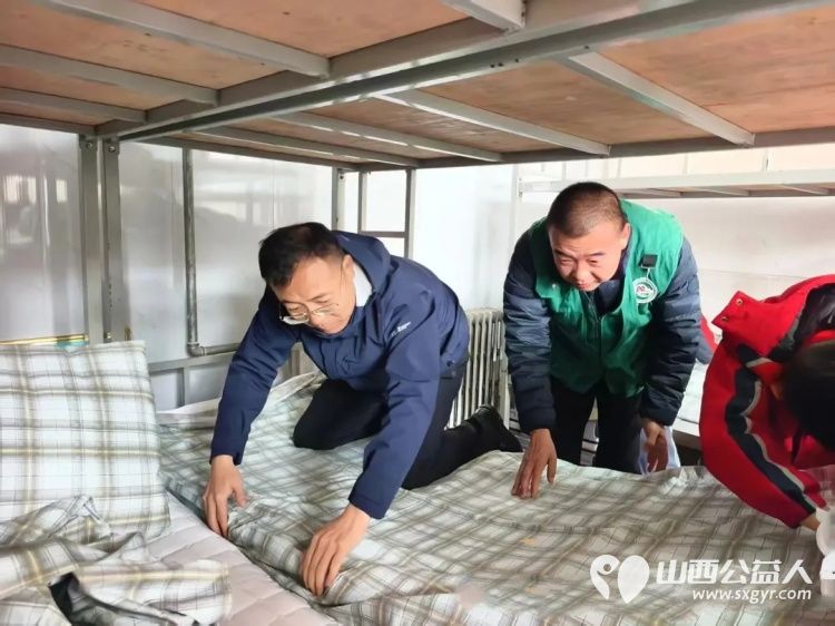 携手成溪共撒星光 交城县顺风公益协会志愿者带着星辰计划的爱心礼包与助学金走进8个乡镇18所学校把温暖亲手递到了92名困境学子掌心 - 第6张