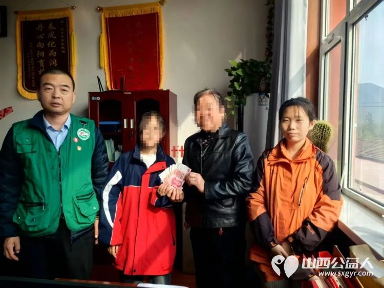 携手成溪共撒星光 交城县顺风公益协会志愿者带着星辰计划的爱心礼包与助学金走进8个乡镇18所学校把温暖亲手递到了92名困境学子掌心 - 第7张