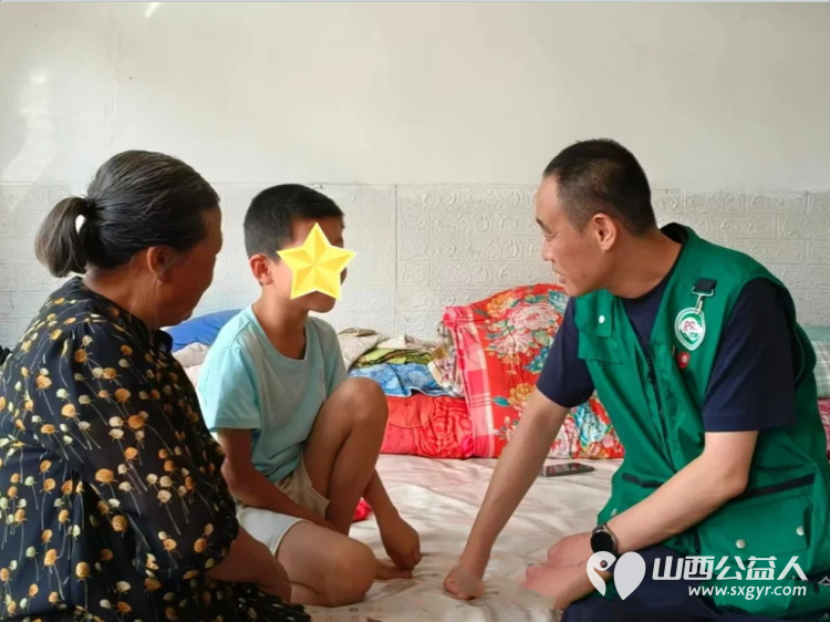 携手成溪共撒星光 交城县顺风公益协会志愿者带着星辰计划的爱心礼包与助学金走进8个乡镇18所学校把温暖亲手递到了92名困境学子掌心 - 第2张