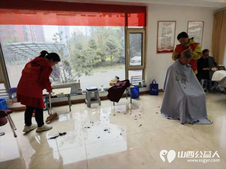 志愿服务进社区健康活动暖人心介休市敬老协会2025年11月5日走进介休市北坛街道文苑街社区为社区所有老人爱心理发义诊 - 第5张 - 山西公益人 志愿服务进社区健康活动暖人心介休市敬老协会2025年11月5日走进介休市北坛街道文苑街社区为社区所有老人爱心理发义诊 - 第5张