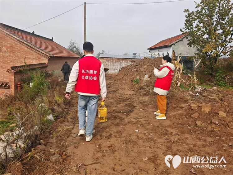 情暖十一月爱心传递 长治圆梦公益志愿者来到长治市武乡县大坪村为残疾老人送去米面油面片方便面现金等生活物资将滴滴爱心汇聚让受助家庭感受到来自社会的温暖与关怀 - 第19张