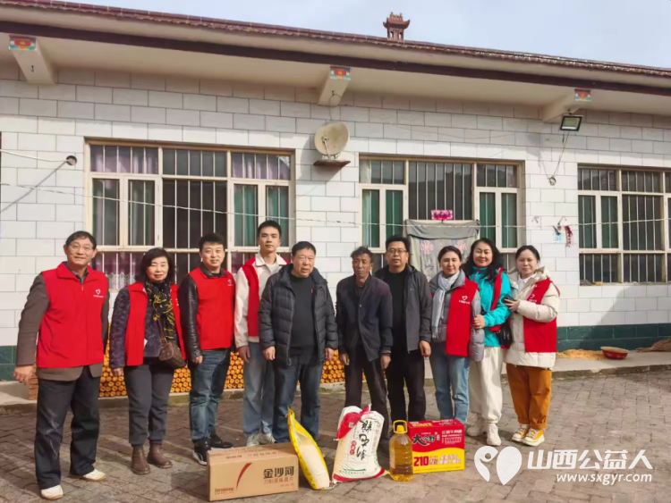 情暖十一月爱心传递 长治圆梦公益志愿者来到长治市武乡县大坪村为残疾老人送去米面油面片方便面现金等生活物资将滴滴爱心汇聚让受助家庭感受到来自社会的温暖与关怀 - 第2张