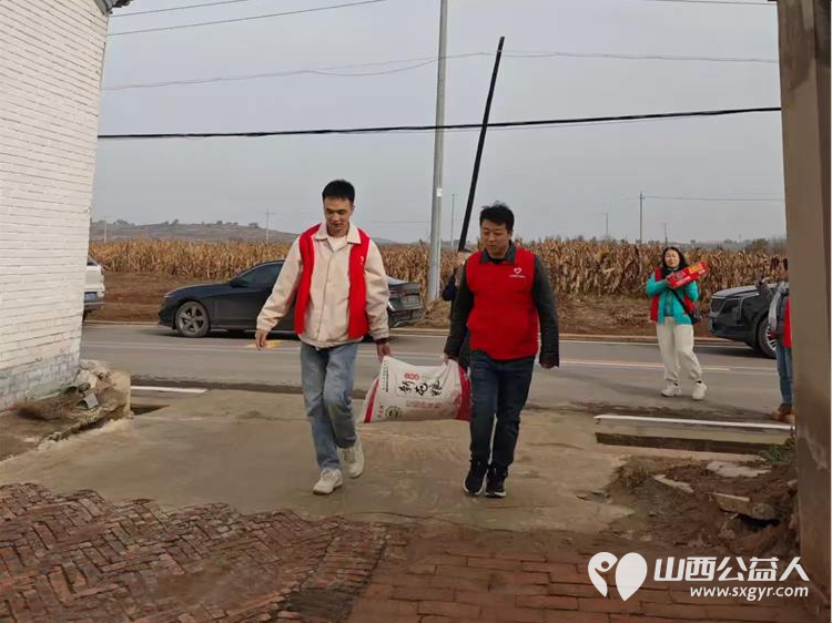 情暖十一月爱心传递 长治圆梦公益志愿者来到长治市武乡县大坪村为残疾老人送去米面油面片方便面现金等生活物资将滴滴爱心汇聚让受助家庭感受到来自社会的温暖与关怀 - 第29张