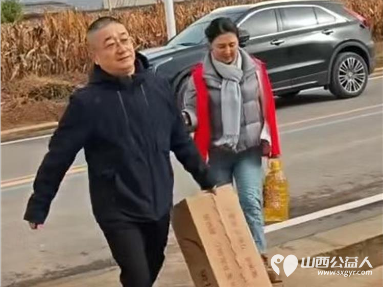 情暖十一月爱心传递 长治圆梦公益志愿者来到长治市武乡县大坪村为残疾老人送去米面油面片方便面现金等生活物资将滴滴爱心汇聚让受助家庭感受到来自社会的温暖与关怀 - 第23张