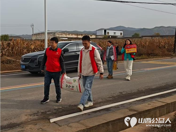 情暖十一月爱心传递 长治圆梦公益志愿者来到长治市武乡县大坪村为残疾老人送去米面油面片方便面现金等生活物资将滴滴爱心汇聚让受助家庭感受到来自社会的温暖与关怀 - 第24张