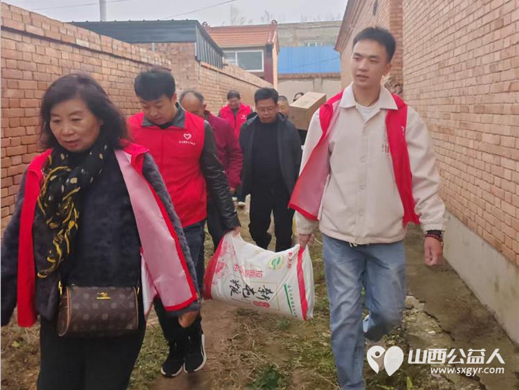 情暖十一月爱心传递 长治圆梦公益志愿者来到长治市武乡县大坪村为残疾老人送去米面油面片方便面现金等生活物资将滴滴爱心汇聚让受助家庭感受到来自社会的温暖与关怀 - 第8张
