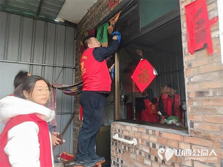 介休市敬老协会组织志愿者走进义安镇白家堡村入户83岁特困博万善老人家为老人料理家务理发包饺子 - 第11张 - 山西公益人 介休市敬老协会组织志愿者走进义安镇白家堡村入户83岁特困博万善老人家为老人料理家务理发包饺子 - 第11张