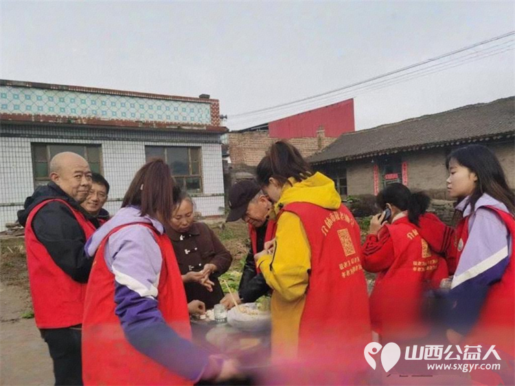 介休市敬老协会组织志愿者走进义安镇白家堡村入户83岁特困博万善老人家为老人料理家务理发包饺子 - 第21张 - 山西公益人 介休市敬老协会组织志愿者走进义安镇白家堡村入户83岁特困博万善老人家为老人料理家务理发包饺子 - 第21张