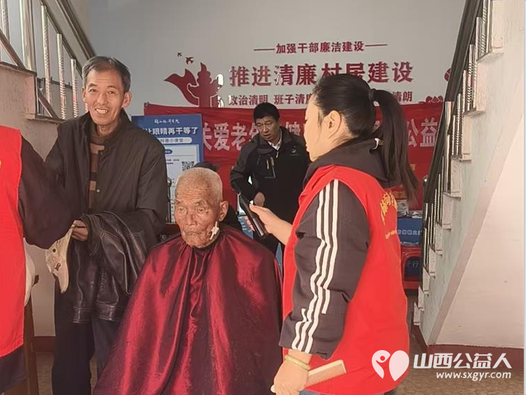 介休市敬老协会敬老爱老助老活动2025年11月1日在连福镇化家窑村举办在村委为60岁以上所有老人理发体检 - 第5张