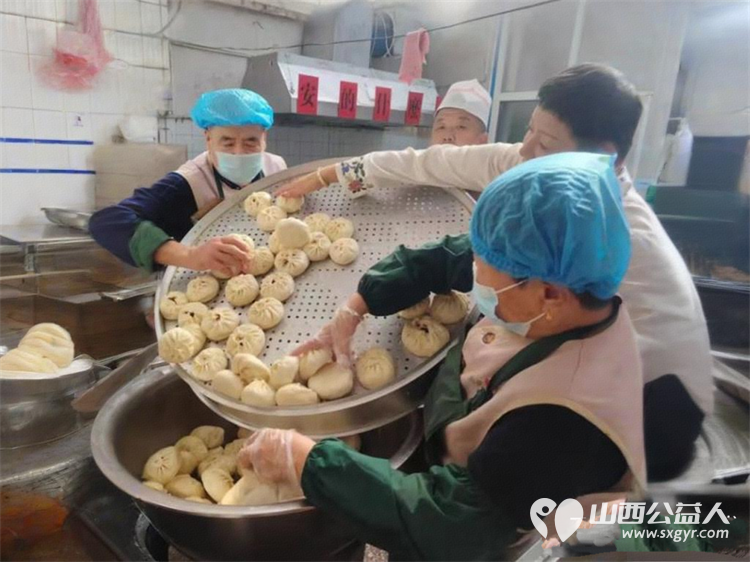 长治市小雨点公益协会思源分会开展立足岗位作贡献主题党课活动主题会议结束后随即在长治市雨花斋二部启动免费供餐活动 - 第13张 - 山西公益人 长治市小雨点公益协会思源分会开展立足岗位作贡献主题党课活动主题会议结束后随即在长治市雨花斋二部启动免费供餐活动 - 第13张