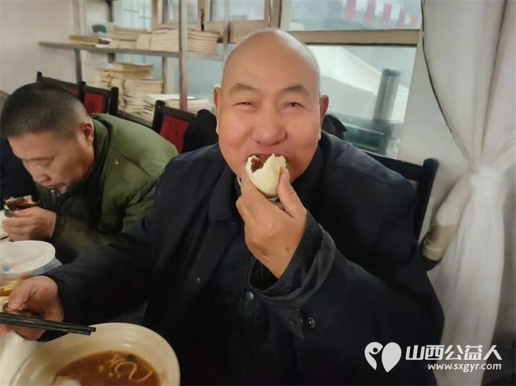 长治市小雨点公益协会思源分会开展立足岗位作贡献主题党课活动主题会议结束后随即在长治市雨花斋二部启动免费供餐活动 - 第18张 - 山西公益人 长治市小雨点公益协会思源分会开展立足岗位作贡献主题党课活动主题会议结束后随即在长治市雨花斋二部启动免费供餐活动 - 第18张