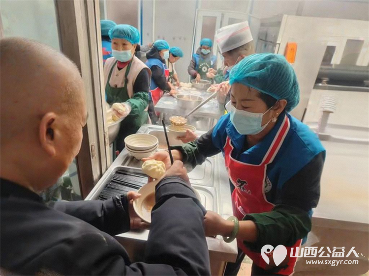 长治市小雨点公益协会思源分会开展立足岗位作贡献主题党课活动主题会议结束后随即在长治市雨花斋二部启动免费供餐活动 - 第14张 - 山西公益人 长治市小雨点公益协会思源分会开展立足岗位作贡献主题党课活动主题会议结束后随即在长治市雨花斋二部启动免费供餐活动 - 第14张