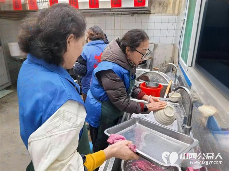 长治市小雨点公益协会思源分会开展立足岗位作贡献主题党课活动主题会议结束后随即在长治市雨花斋二部启动免费供餐活动 - 第8张 - 山西公益人 长治市小雨点公益协会思源分会开展立足岗位作贡献主题党课活动主题会议结束后随即在长治市雨花斋二部启动免费供餐活动 - 第8张