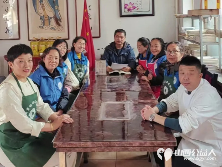 长治市小雨点公益协会思源分会开展立足岗位作贡献主题党课活动主题会议结束后随即在长治市雨花斋二部启动免费供餐活动 - 第1张 - 山西公益人 长治市小雨点公益协会思源分会开展立足岗位作贡献主题党课活动主题会议结束后随即在长治市雨花斋二部启动免费供餐活动 - 第1张