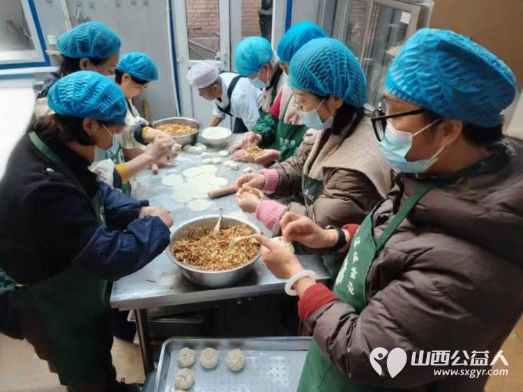 长治市小雨点公益协会思源分会开展立足岗位作贡献主题党课活动主题会议结束后随即在长治市雨花斋二部启动免费供餐活动 - 第9张 - 山西公益人 长治市小雨点公益协会思源分会开展立足岗位作贡献主题党课活动主题会议结束后随即在长治市雨花斋二部启动免费供餐活动 - 第9张