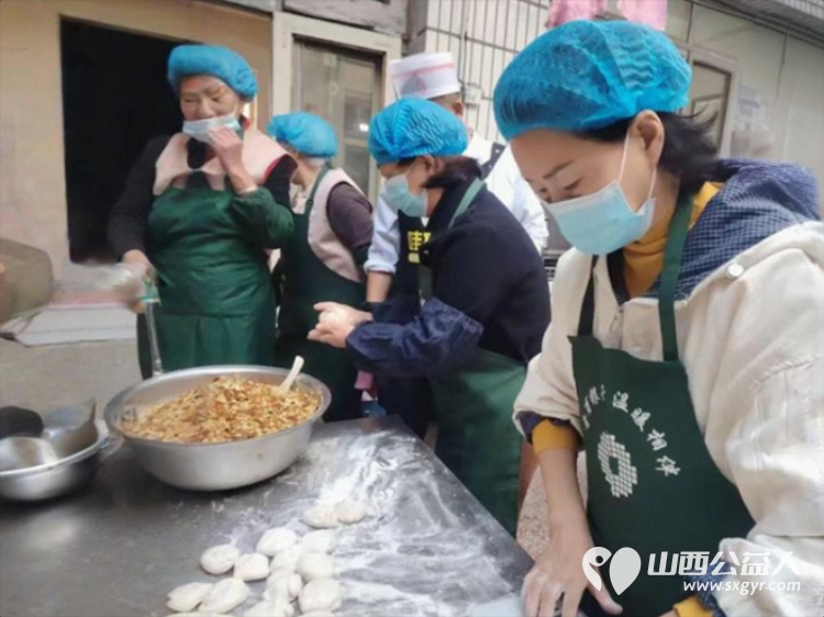 长治市小雨点公益协会思源分会开展立足岗位作贡献主题党课活动主题会议结束后随即在长治市雨花斋二部启动免费供餐活动 - 第7张 - 山西公益人 长治市小雨点公益协会思源分会开展立足岗位作贡献主题党课活动主题会议结束后随即在长治市雨花斋二部启动免费供餐活动 - 第7张