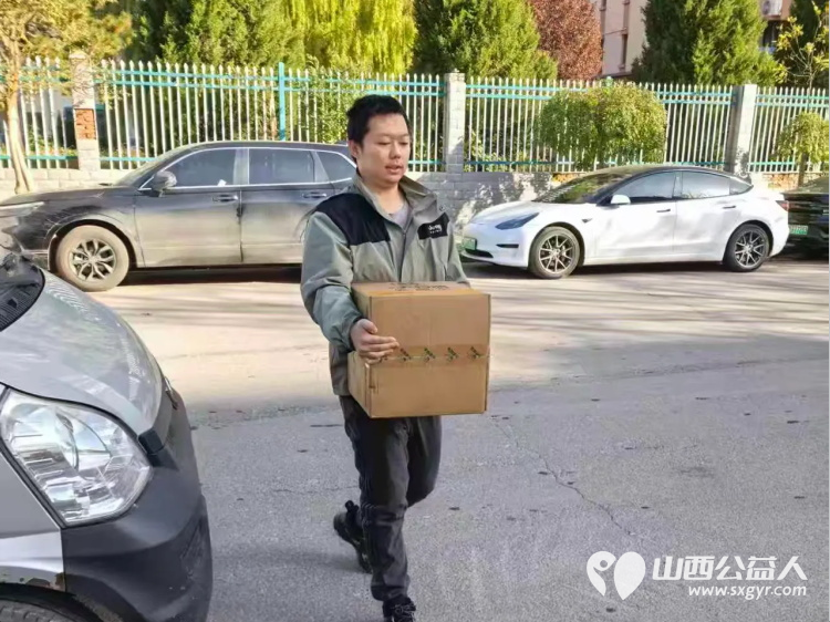 长治市小雨点公益协会思源分会开展立足岗位作贡献主题党课活动主题会议结束后随即在长治市雨花斋二部启动免费供餐活动 - 第3张 - 山西公益人 长治市小雨点公益协会思源分会开展立足岗位作贡献主题党课活动主题会议结束后随即在长治市雨花斋二部启动免费供餐活动 - 第3张