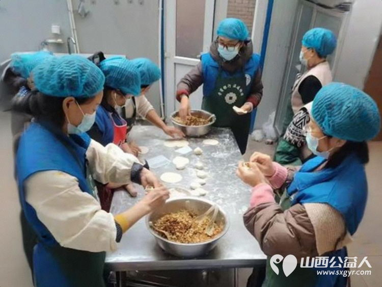 长治市小雨点公益协会思源分会开展立足岗位作贡献主题党课活动主题会议结束后随即在长治市雨花斋二部启动免费供餐活动 - 第6张 - 山西公益人 长治市小雨点公益协会思源分会开展立足岗位作贡献主题党课活动主题会议结束后随即在长治市雨花斋二部启动免费供餐活动 - 第6张