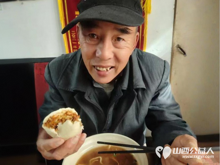 长治市小雨点公益协会思源分会开展立足岗位作贡献主题党课活动主题会议结束后随即在长治市雨花斋二部启动免费供餐活动 - 第17张 - 山西公益人 长治市小雨点公益协会思源分会开展立足岗位作贡献主题党课活动主题会议结束后随即在长治市雨花斋二部启动免费供餐活动 - 第17张