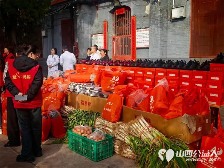 初冬送暖温情守护 长治市爱心妈妈志愿服务协会深入长治市安神医院开展公益慰问活动为这里的特殊群体送上精致棉衣、棉鞋、新鲜大葱和鸡蛋等物资 - 第3张