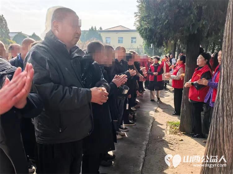 初冬送暖温情守护 长治市爱心妈妈志愿服务协会深入长治市安神医院开展公益慰问活动为这里的特殊群体送上精致棉衣、棉鞋、新鲜大葱和鸡蛋等物资 - 第5张