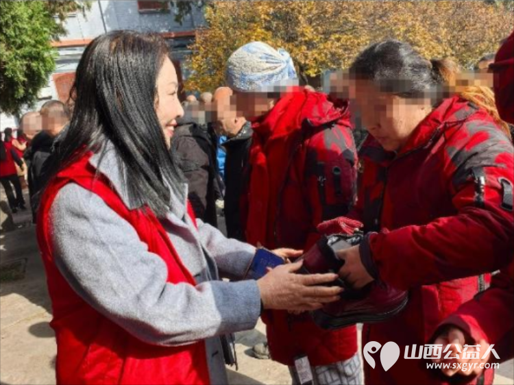 初冬送暖温情守护 长治市爱心妈妈志愿服务协会深入长治市安神医院开展公益慰问活动为这里的特殊群体送上精致棉衣、棉鞋、新鲜大葱和鸡蛋等物资 - 第28张