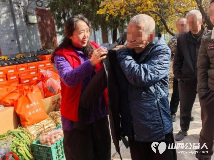 初冬送暖温情守护 长治市爱心妈妈志愿服务协会深入长治市安神医院开展公益慰问活动为这里的特殊群体送上精致棉衣、棉鞋、新鲜大葱和鸡蛋等物资 - 第15张