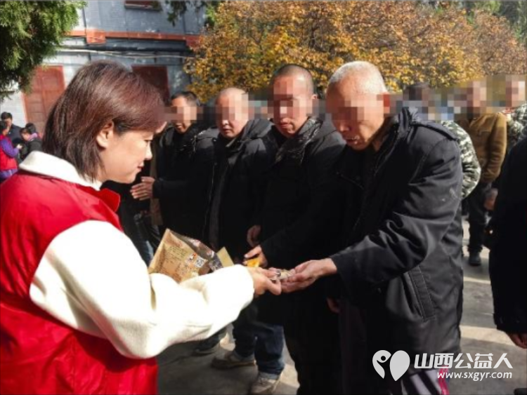 初冬送暖温情守护 长治市爱心妈妈志愿服务协会深入长治市安神医院开展公益慰问活动为这里的特殊群体送上精致棉衣、棉鞋、新鲜大葱和鸡蛋等物资 - 第29张