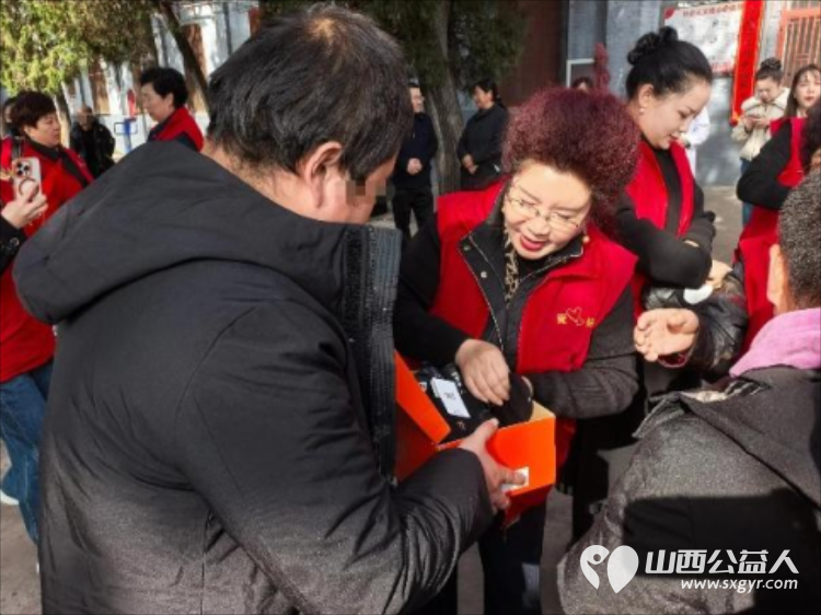 初冬送暖温情守护 长治市爱心妈妈志愿服务协会深入长治市安神医院开展公益慰问活动为这里的特殊群体送上精致棉衣、棉鞋、新鲜大葱和鸡蛋等物资 - 第24张