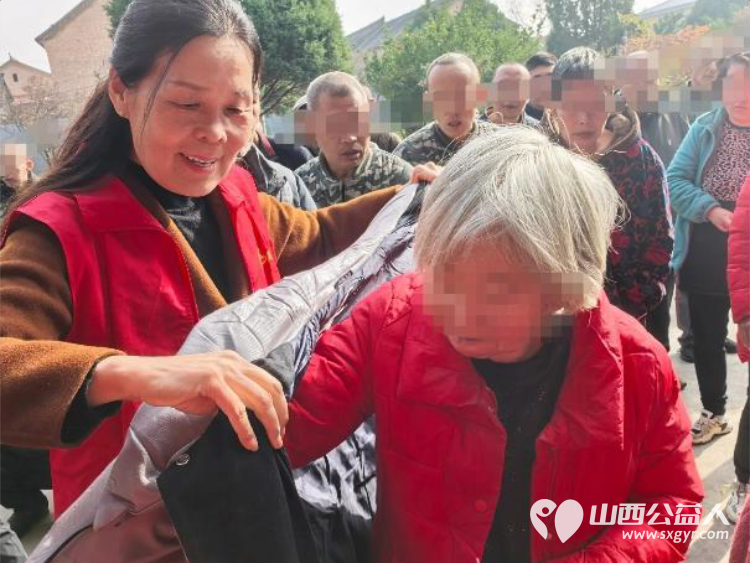 初冬送暖温情守护 长治市爱心妈妈志愿服务协会深入长治市安神医院开展公益慰问活动为这里的特殊群体送上精致棉衣、棉鞋、新鲜大葱和鸡蛋等物资 - 第16张