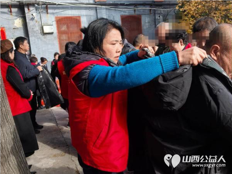 初冬送暖温情守护 长治市爱心妈妈志愿服务协会深入长治市安神医院开展公益慰问活动为这里的特殊群体送上精致棉衣、棉鞋、新鲜大葱和鸡蛋等物资 - 第10张