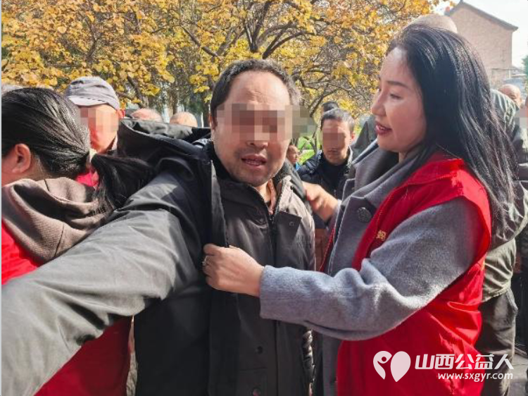 初冬送暖温情守护 长治市爱心妈妈志愿服务协会深入长治市安神医院开展公益慰问活动为这里的特殊群体送上精致棉衣、棉鞋、新鲜大葱和鸡蛋等物资 - 第7张